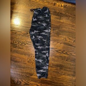Athleta Ultimate Camo 7/8 Jogger size XL